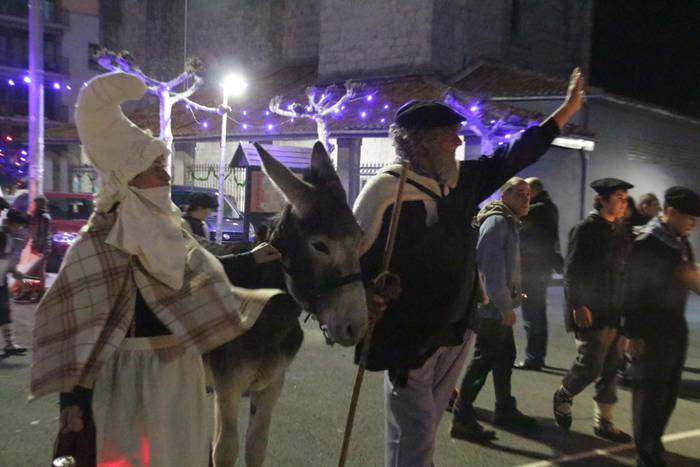 Olentzero eta Mari Domingi 2015 40 1450983305215