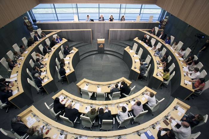 Gipuzkoan onartutako zerga berrikuspenarekin, aberatsek gutxiago ordaintzen jarraituko dute eta Ayusoren Madrilgo eredura hurbiltzen gara