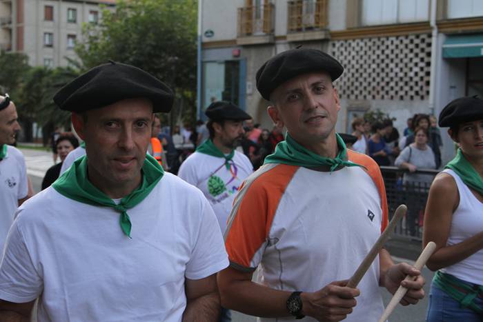 Irurako odol emaileek bota dute txupinazoa 17 1474654469729