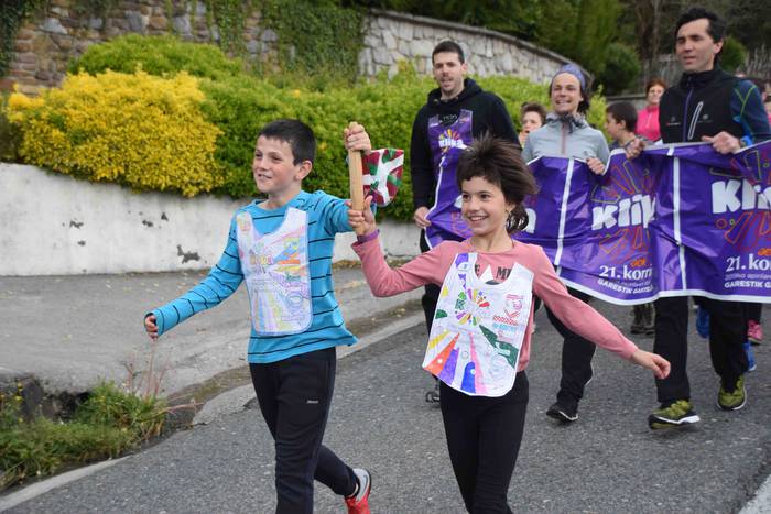 Eskuz esku ibili dute lekuko 6 1555085912364