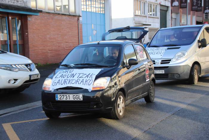 Auto-karabana egin dute osta 18 1610796593529