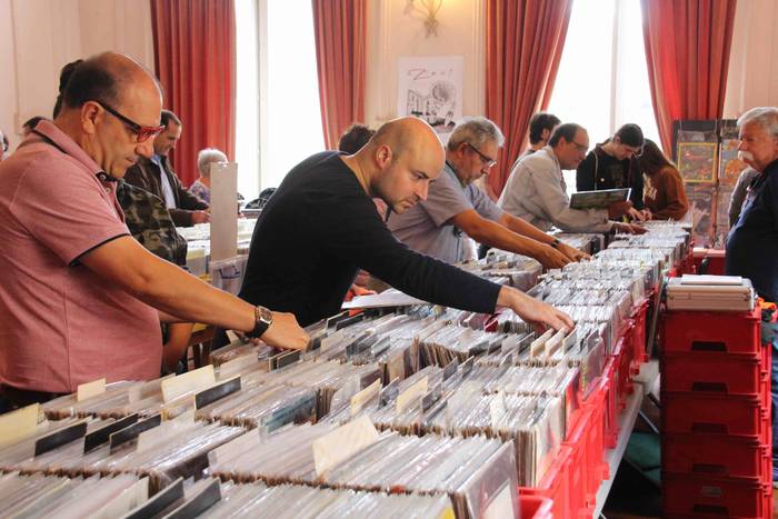 Kasinoan, disko eta liburu a 1 1567859707882