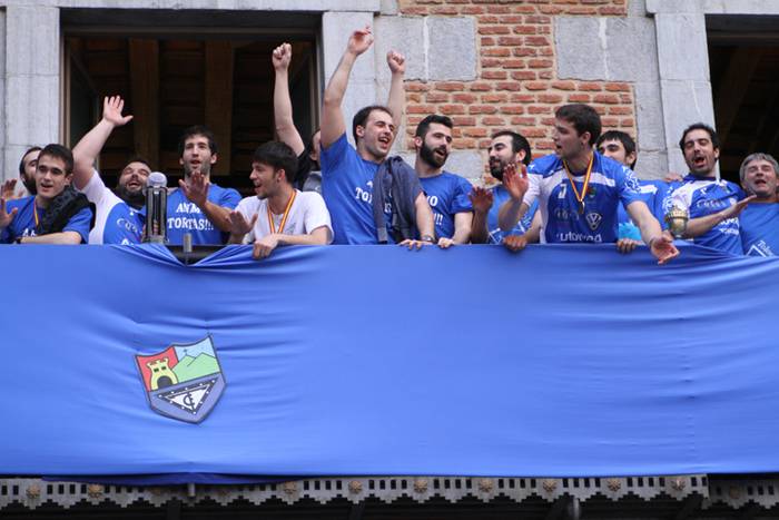 tolosa eskubaloia harrera udaletxean 2016 7 1464617655169