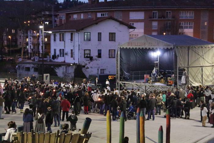 Olentzero eta Mari Domingi 2015 38 1450983304321