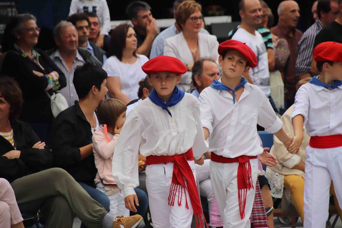 Dantzak, txistuak eta trikit 62 1565549106990