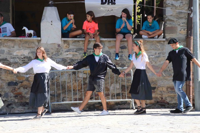 46 gaztek parte hartu dute Irurako Dantza-Sokan - 8