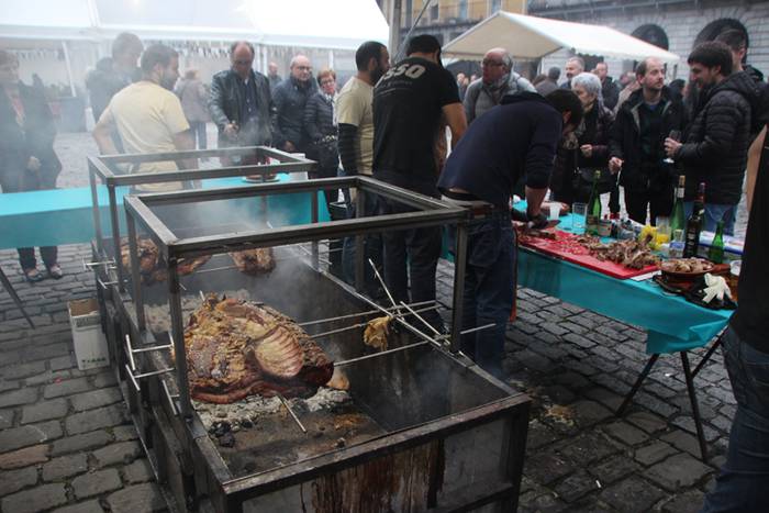 Haragi topaketan omenaldia e 16 1524947661081