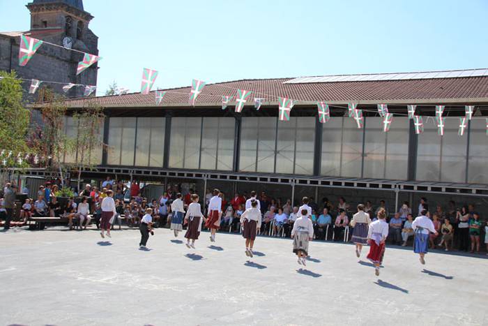 Axeriak dantzan Adunan 5 1471260673506