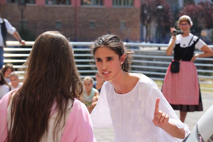 Antzezten ere fin ibili dira 28 1472209550747