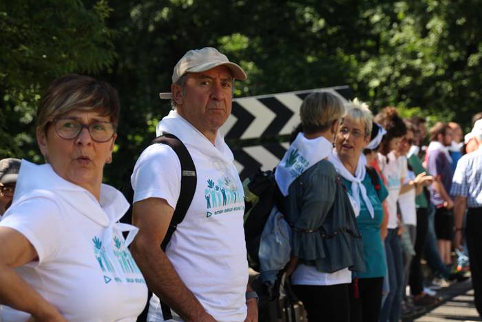 "Gu bezala, beste 100.000 za 44 1528637042644