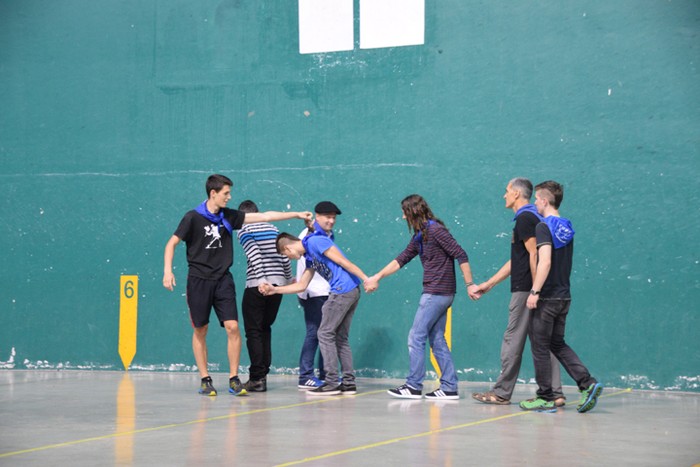 Dantzaren sokak lotuta - 14