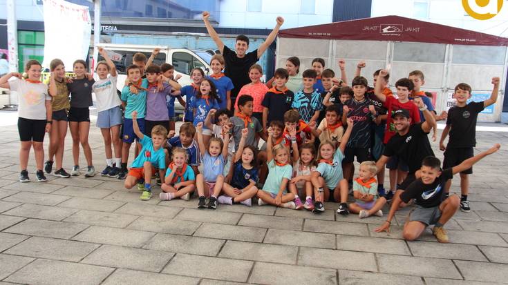 Indar erakustaldia egin dute Zizurkilgo gaztetxoek