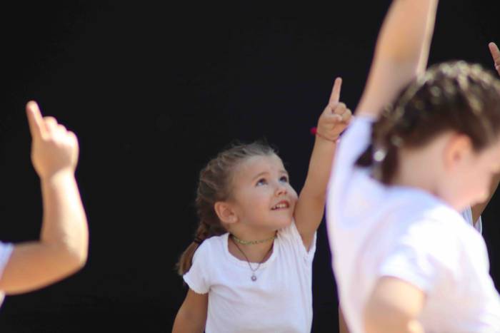 Dantzan igaro dute goiza Liz 60 1630841490842