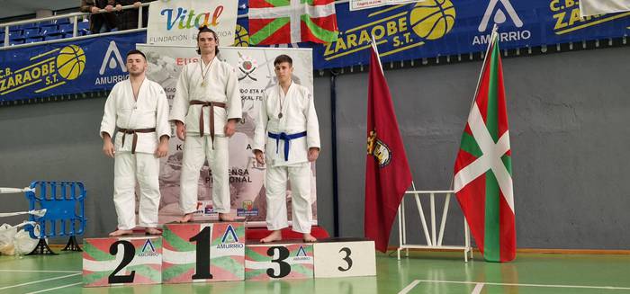 Bi urrezko domina eta bi ger 3 1671562236428