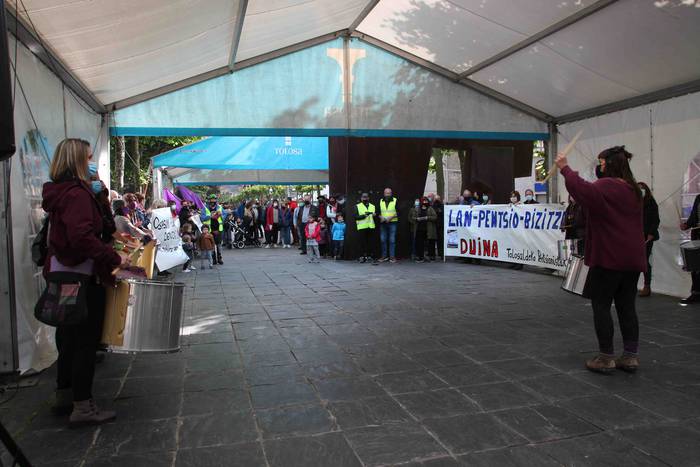 Pentsio duinak eskatuz eskua 36 1621879388352