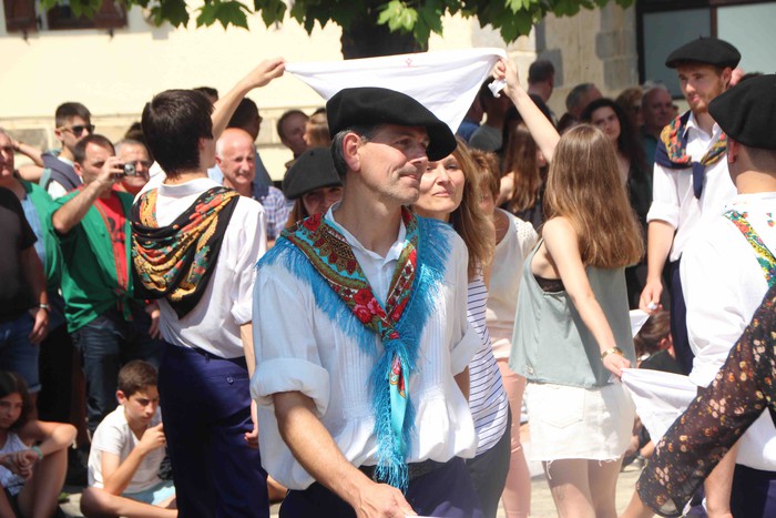 Emakumeak dantzari, lehenengo aldiz soka dantzan - 38