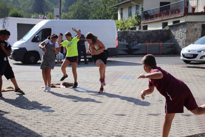 Goiazko festak. Ume jolasak. 65 1660322723689