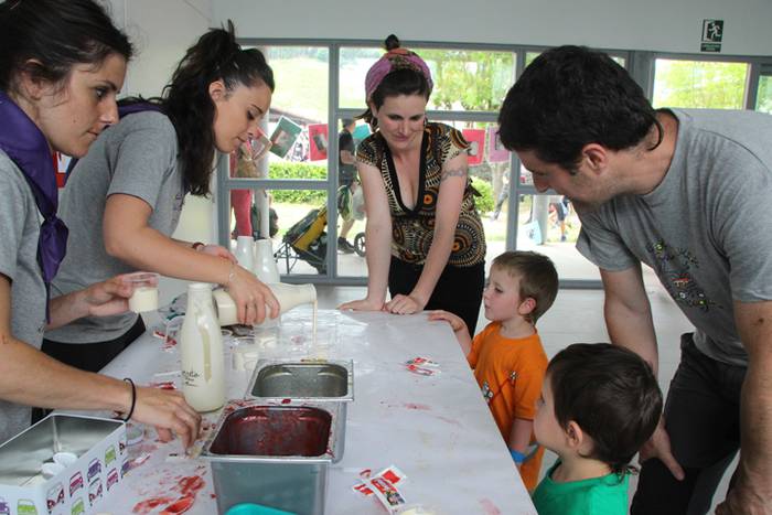 Ikaztegietako Eskola Txikiak Festa 62 1465744479089