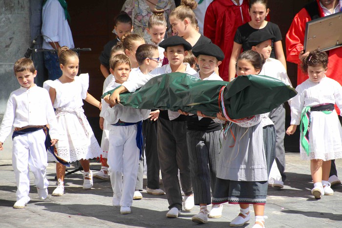 Emakumeak Adunako Axeri-dantzan, lehen aldiz - 34