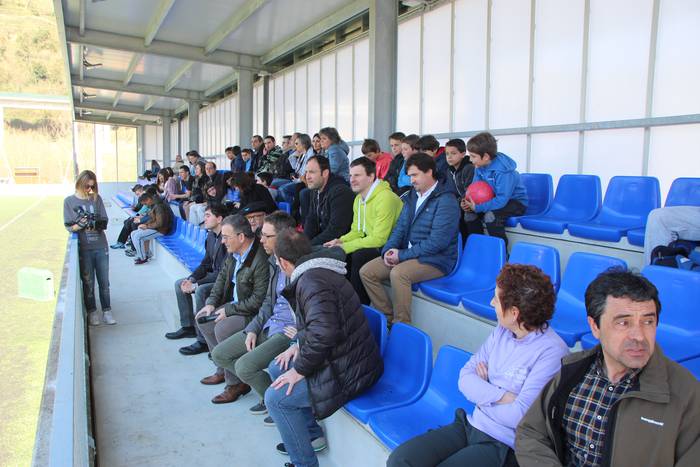 Usabalgo harmailak eta komun publikoa 3 1459597734607