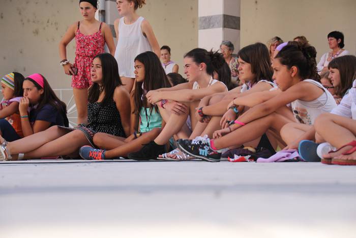 Antzezten ere fin ibili dira 3 1472209350126