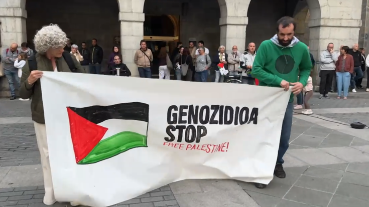 Dozenaka herritarrek elkartasuna adierazi diete palestinarrei