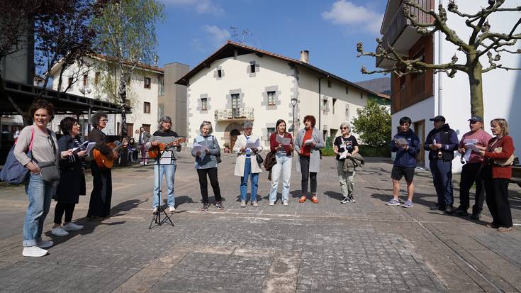 Adunako txokoak girotu dituzte kantuan