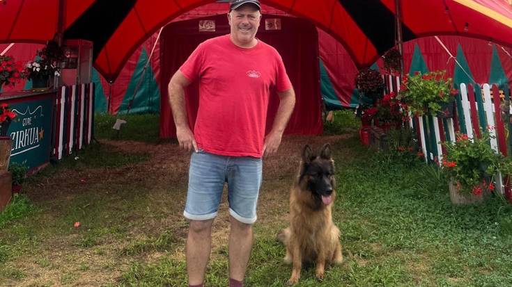 «Zirkua ez da barre egitea bakarrik, sentimenduak dantzan jartzea ere bada»