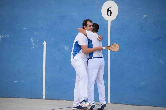 Txapelak jantzi dituzte 52.  11 1627714815548