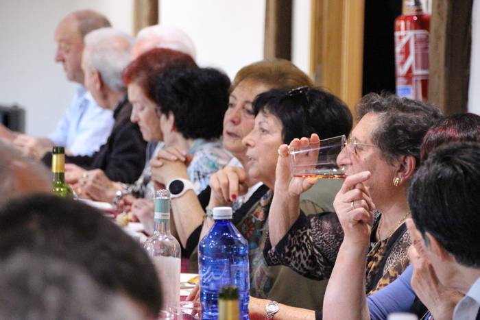 Prozesioaren ondoren, bazkar 6 1557930935207