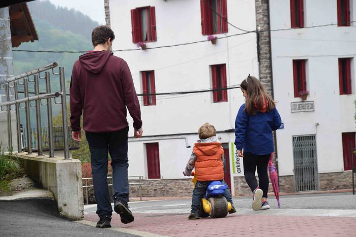 Haurrak kalera atera dira 8 1587900341162