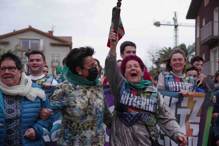 korrika, furgonetatik, Anoet 39 1649421140736