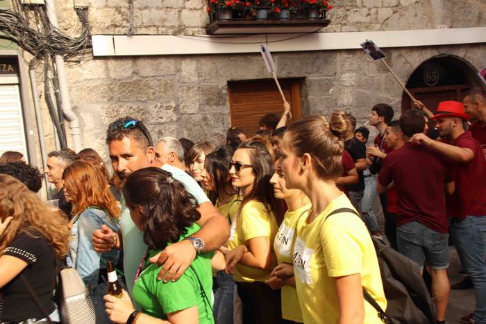 Kalean gora eta behera, kuad 100 1564506858511