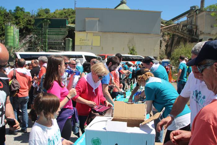 Eskuak batuta, desio bakarre 62 1528640934955