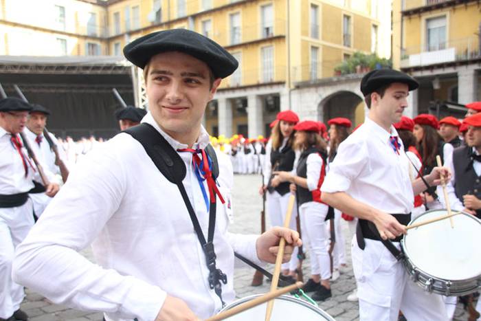 Lizarrez apaindutako kaleeta 86 1498311656667