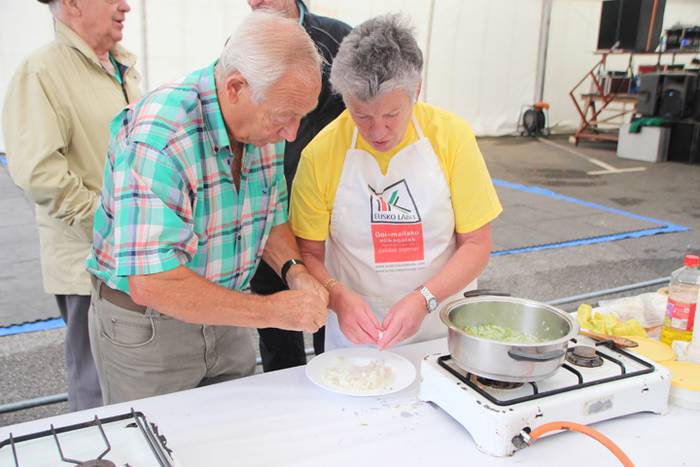 Auzo giroa mantenduz Amarotzen 9 1467476351625