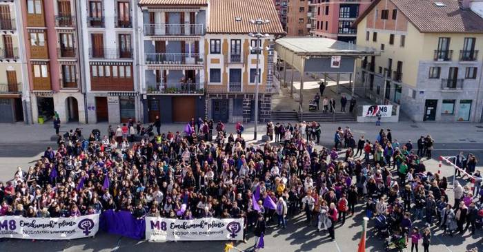 Mugimendu Feministak Villabonako eta Euskal Herri osoko kaleak bete zituen, historiara pasako den 2018ko martxoaren 8an