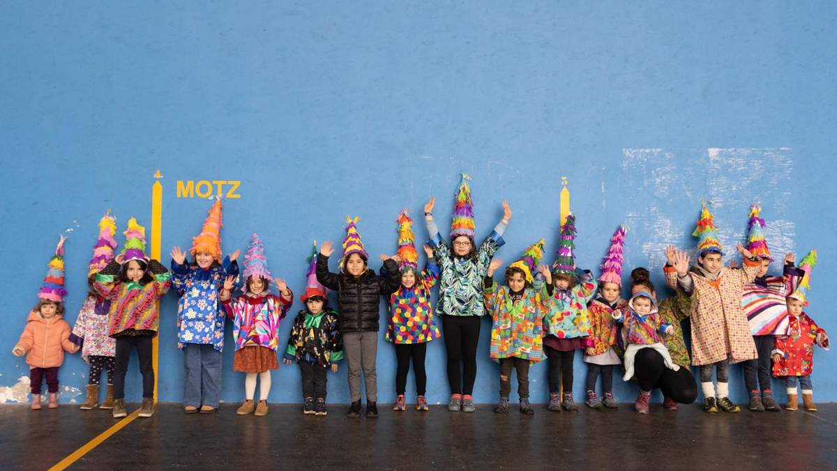 Inauteri giroan murgildu dira Elduainen