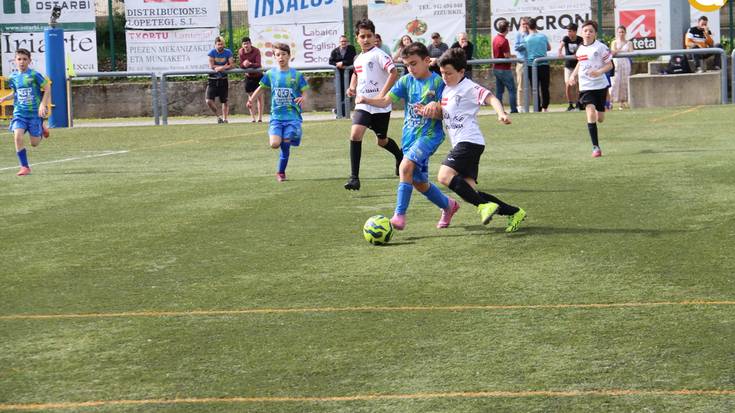 Abian jarri da Danenaren alebinen futbol txapelketa