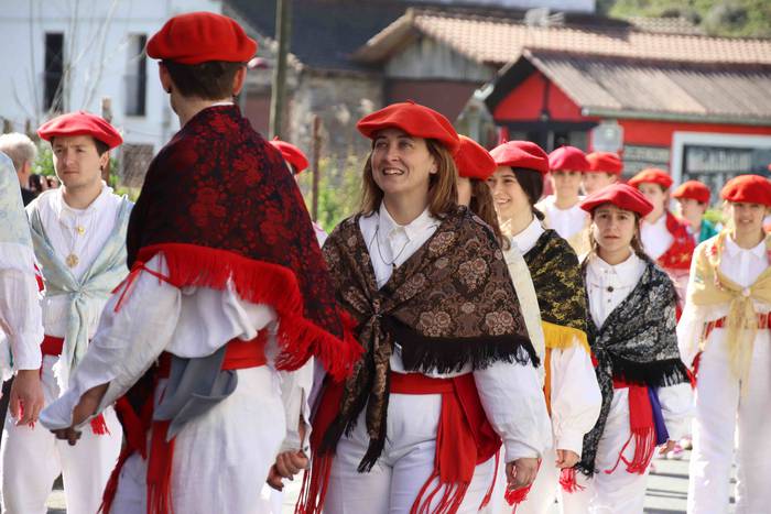 Dantzatzen duen herria 26 1581859446096