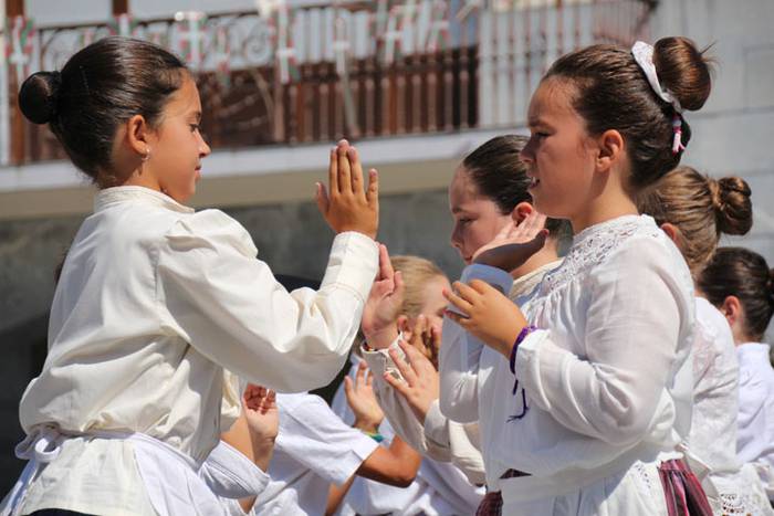 Axeriak dantzan Adunan 31 1471260862633