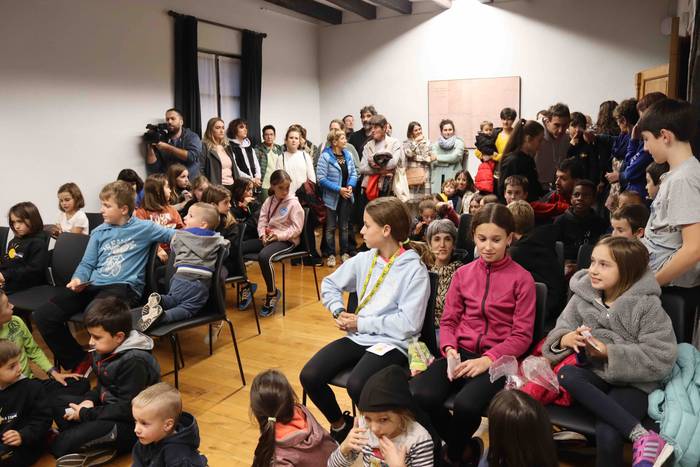 Eskola Txikien Festako logo  8 1668190195264