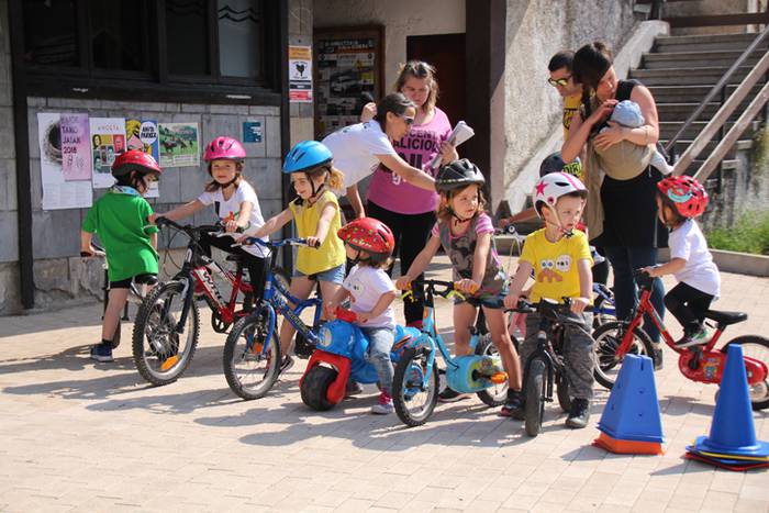 Bizikletan eta korrika ibili 1 1526819588882