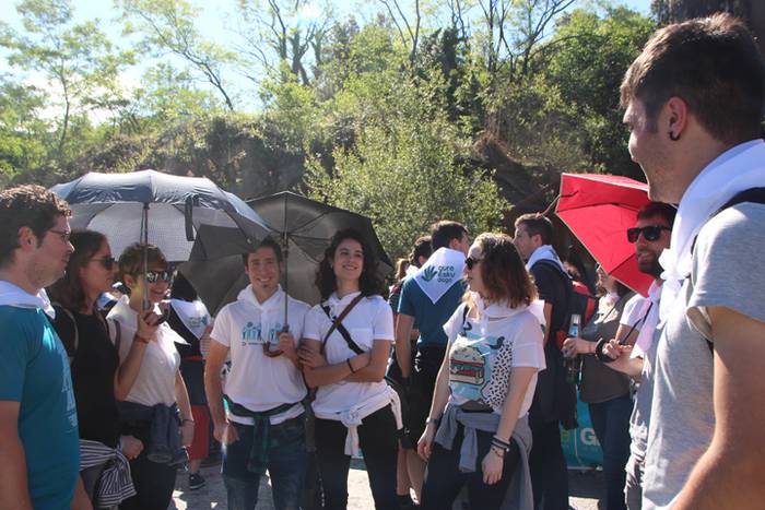 Eskuak batuta, desio bakarre 29 1528640668500