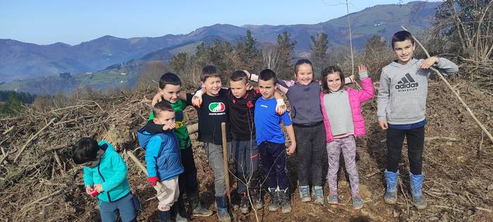 Zuhaitz Eguna ospatzen ari d 22 1644670099928