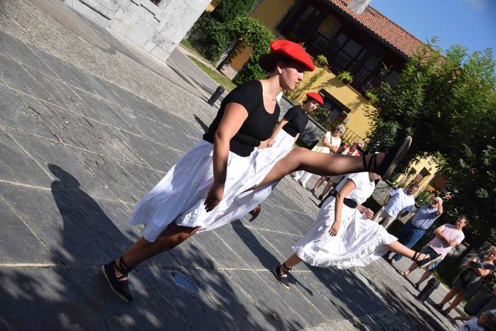 Orendain festak dantza emana 42 1534333194101