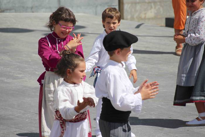 Axeri-dantza Aduna Jaiak 201 11 1534333942824