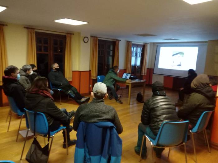 Plaza Etxeberriren inguruko herri batzarra, ostiralean