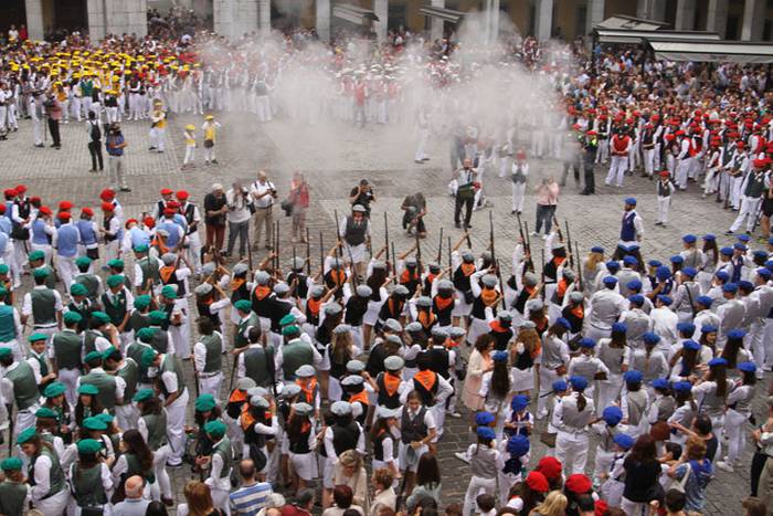 Santuek eta dantzariek poztu 176 1498313158380