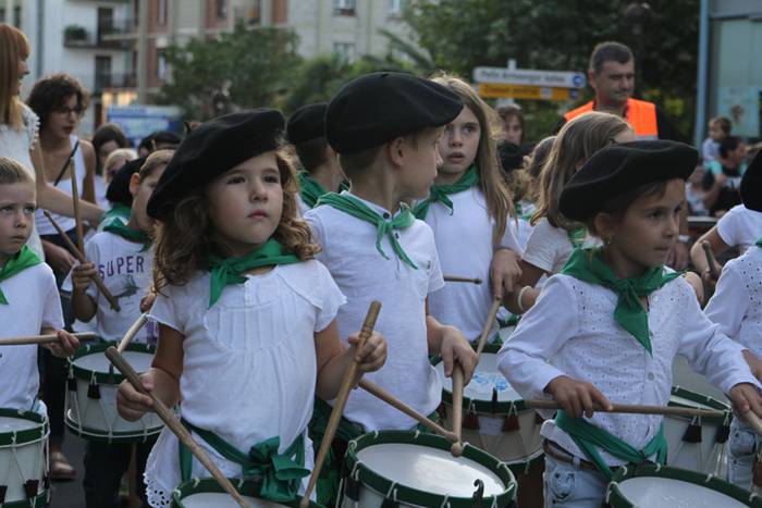 Irurako odol emaileek bota dute txupinazoa 9 1474654393022